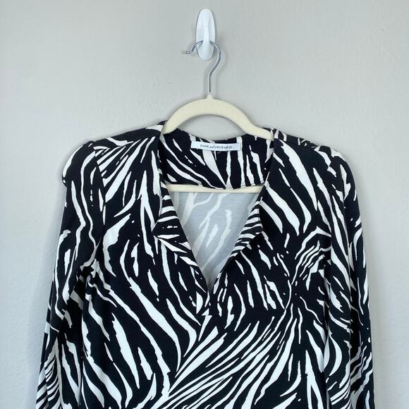 DIANE VON FURSTENBERG Reina Long Sleeve Zebra Print Dress Size 8 Animal Print - Picture 4 of 9
